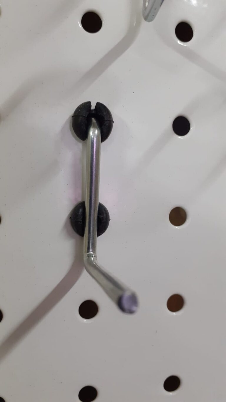 Pegboard Peg lock, 1/4", Black Breval Consulting Services